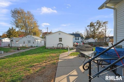 Tiny photo for 341 W 30TH Street, Davenport, IA 52803 (MLS # QC4269344)