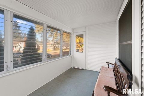 Tiny photo for 341 W 30TH Street, Davenport, IA 52803 (MLS # QC4269344)