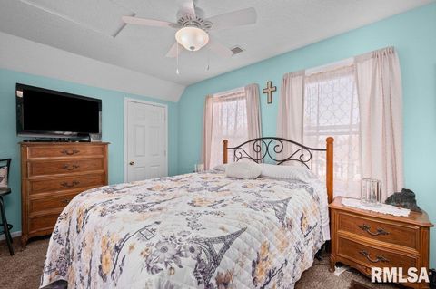 Tiny photo for 341 W 30TH Street, Davenport, IA 52803 (MLS # QC4269344)