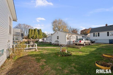 Tiny photo for 341 W 30TH Street, Davenport, IA 52803 (MLS # QC4269344)