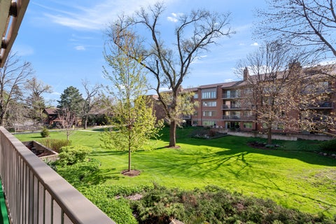 Tiny photo for 22 Park Lane #204, Park Ridge, IL 60068 (MLS # 12790660)