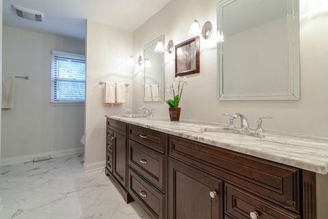 Tiny photo for 832 interlaken Lane, Libertyville, IL 60048 (MLS # 12492933)