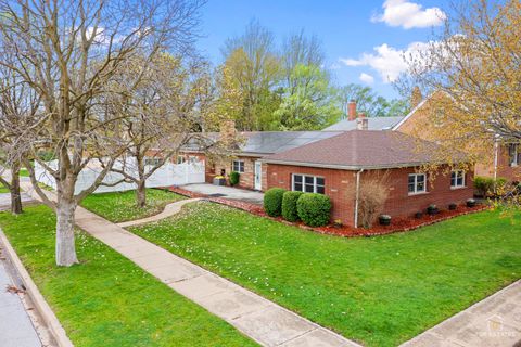 Photo of 3850 W 93rd Street, Evergreen Park, IL 60805 (MLS # 12622827)