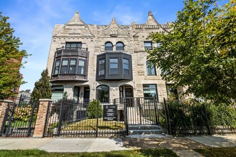 Photo of 922 E 42nd Place, Chicago, IL 60653 (MLS # 12471948) Photo of 922 E 42nd Place, Chicago, IL 60653 (MLS # 12471948)