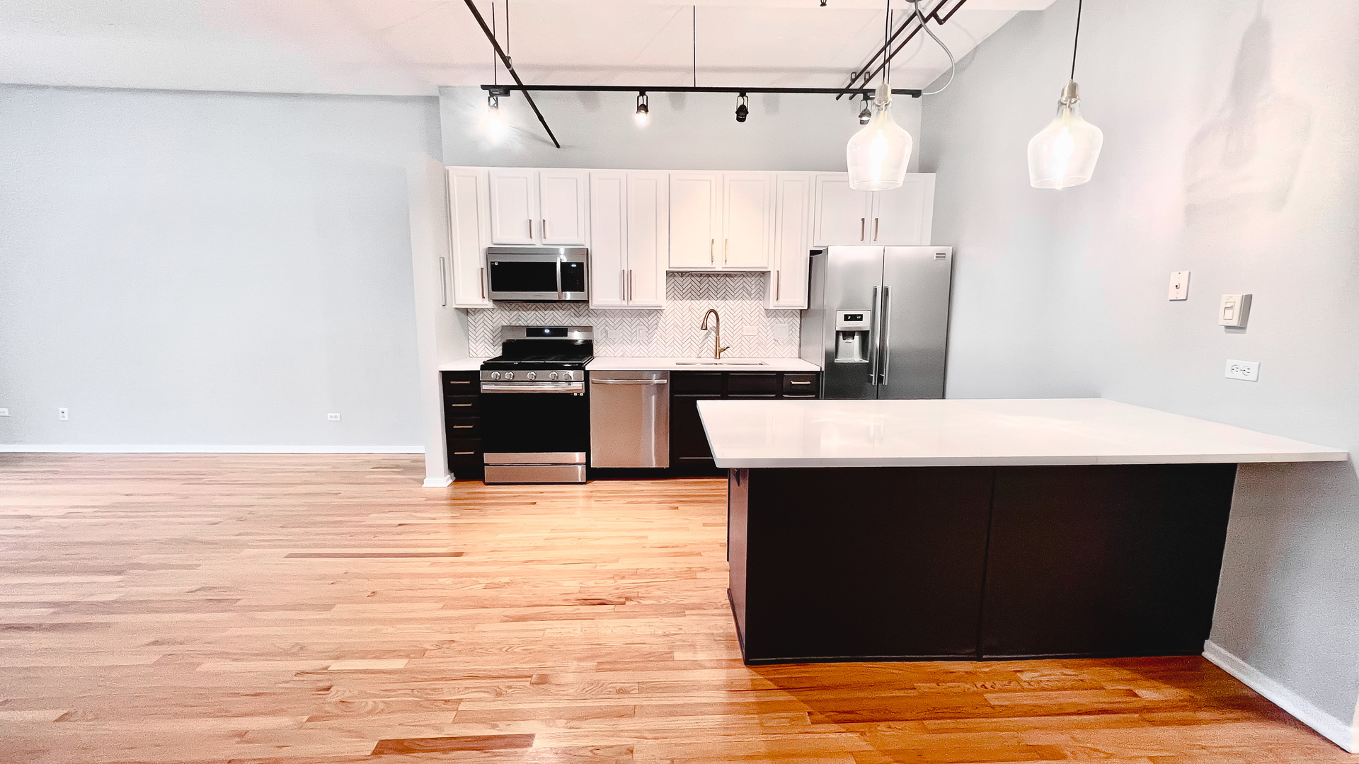 6 S LAFLIN Street 822