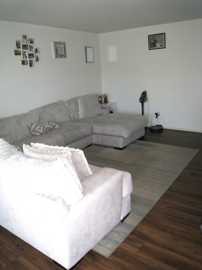 Schaumburg, Illinois 60193, United States, 2 Bedrooms Bedrooms, ,1 BathroomBathrooms,Residential,Active,230148