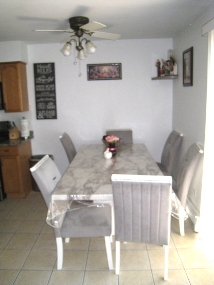 Schaumburg, Illinois 60193, United States, 2 Bedrooms Bedrooms, ,1 BathroomBathrooms,Residential,Active,230148