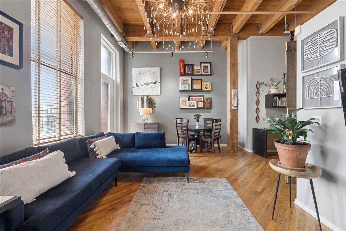 616 W FULTON Street 519