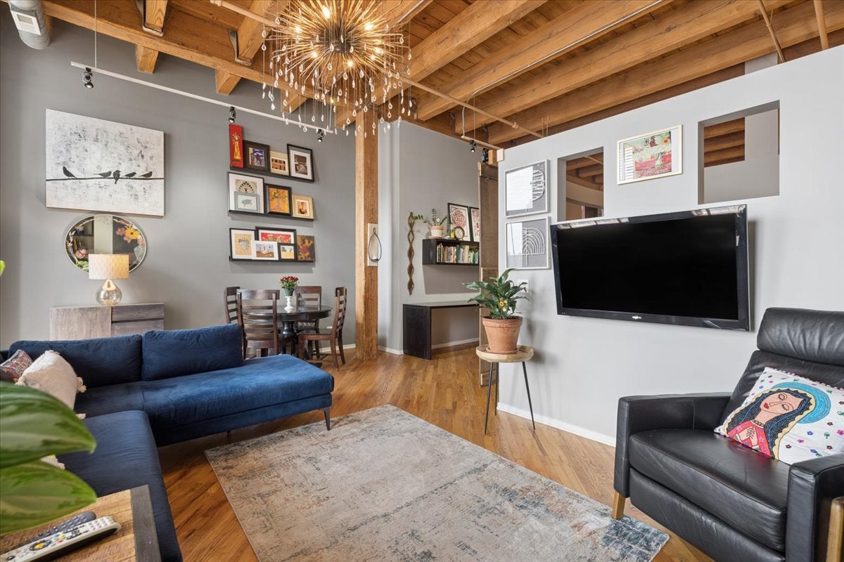 616 W FULTON Street 519