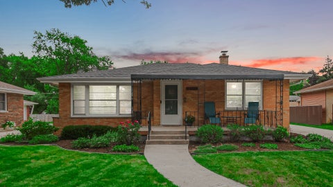 Tiny photo for 17247 69th Avenue, Tinley Park, IL 60477 (MLS # 12762897)