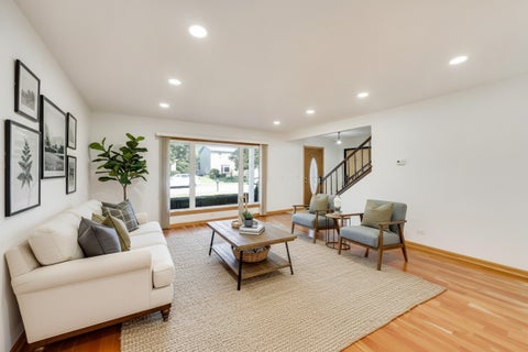 Tiny photo for 720 Dunhill Drive, Buffalo Grove, IL 60089 (MLS # 12761409)