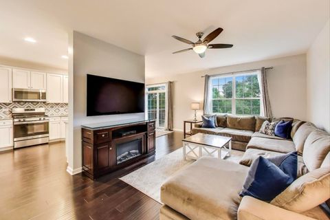 Tiny photo for 242 Remington Drive, St. Charles, IL 60175 (MLS # 12478207)