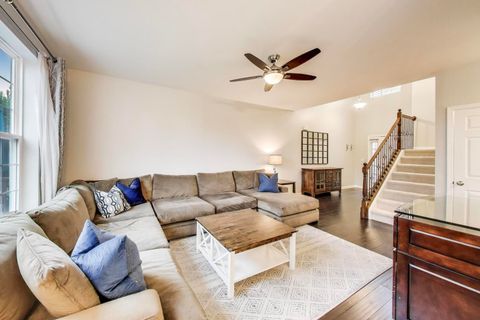 Tiny photo for 242 Remington Drive, St. Charles, IL 60175 (MLS # 12478207)