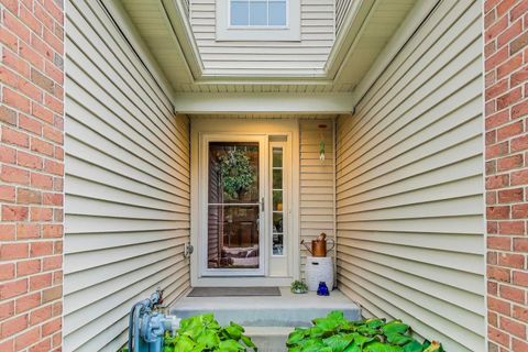 Tiny photo for 242 Remington Drive, St. Charles, IL 60175 (MLS # 12478207)
