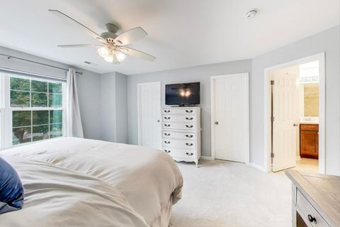 Tiny photo for 242 Remington Drive, St. Charles, IL 60175 (MLS # 12478207)