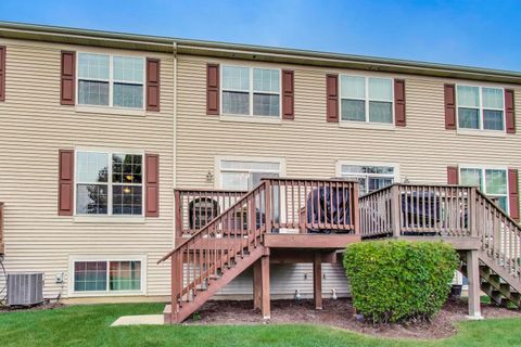 Tiny photo for 242 Remington Drive, St. Charles, IL 60175 (MLS # 12478207)