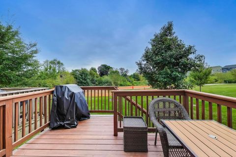 Tiny photo for 242 Remington Drive, St. Charles, IL 60175 (MLS # 12478207)