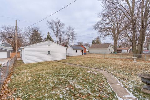 Tiny photo for 1012 W 16th Street, Davenport, IA 52804 (MLS # 12549292)
