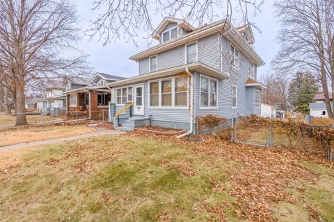 Tiny photo for 1012 W 16th Street, Davenport, IA 52804 (MLS # 12549292)