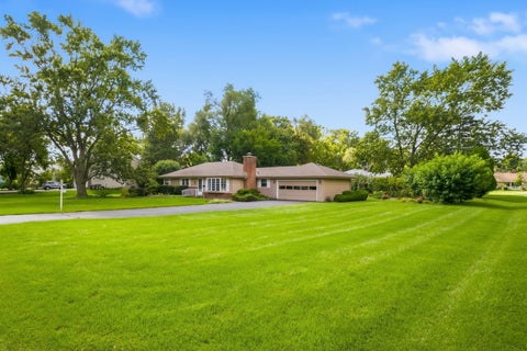 Photo of 207 Tully Place, Prospect Heights, IL 60070 (MLS # 12765110)