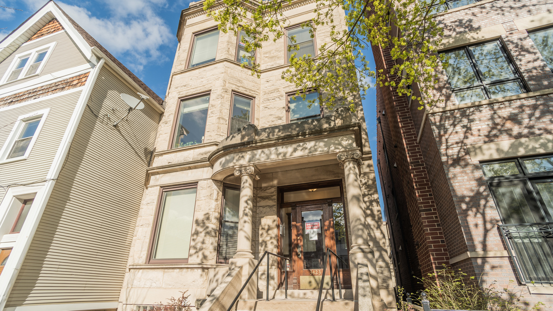 3423 N Seminary Street