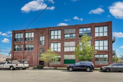 2654 W Medill Avenue 302 Chicago IL 60647
