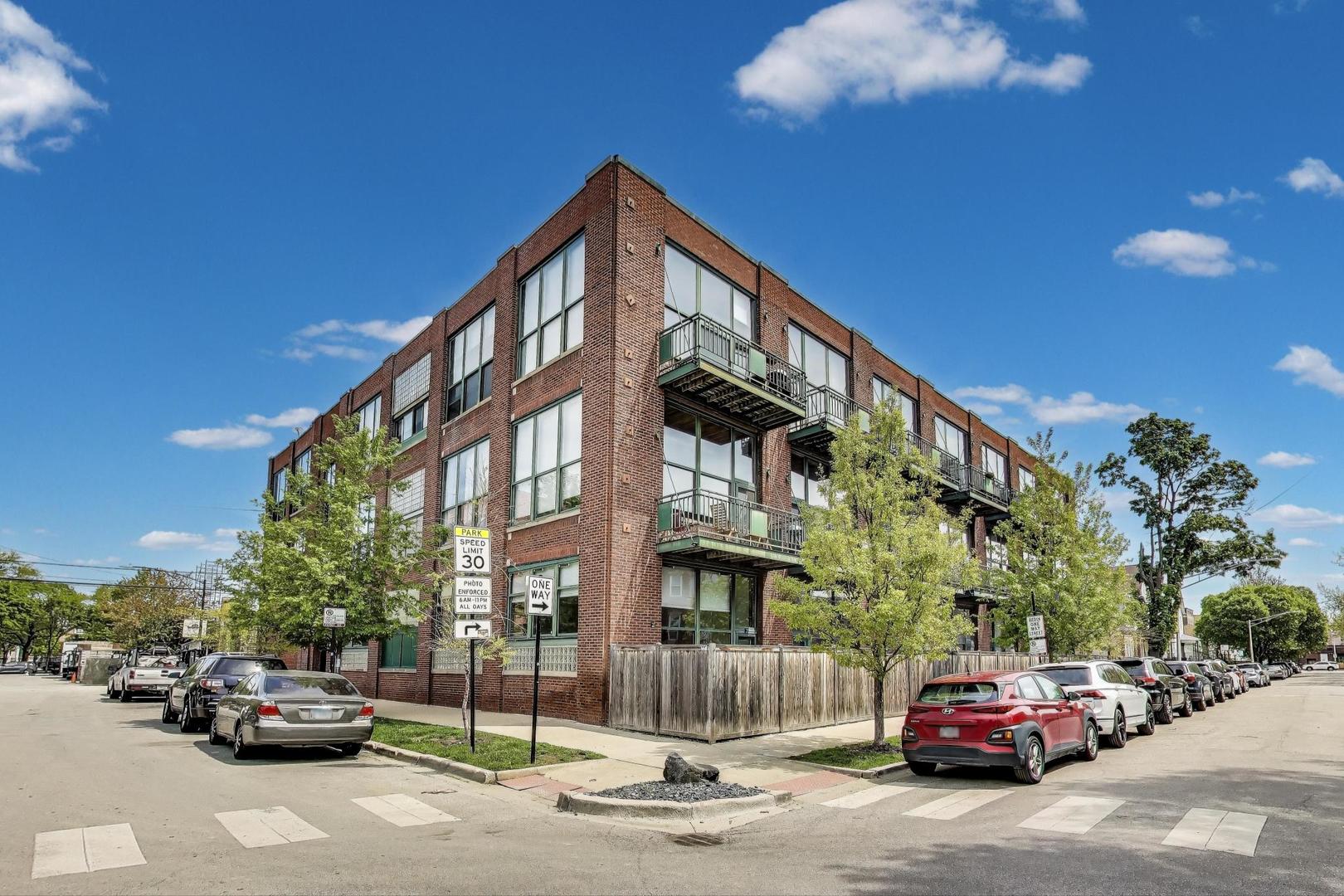 2654 W Medill Avenue 302