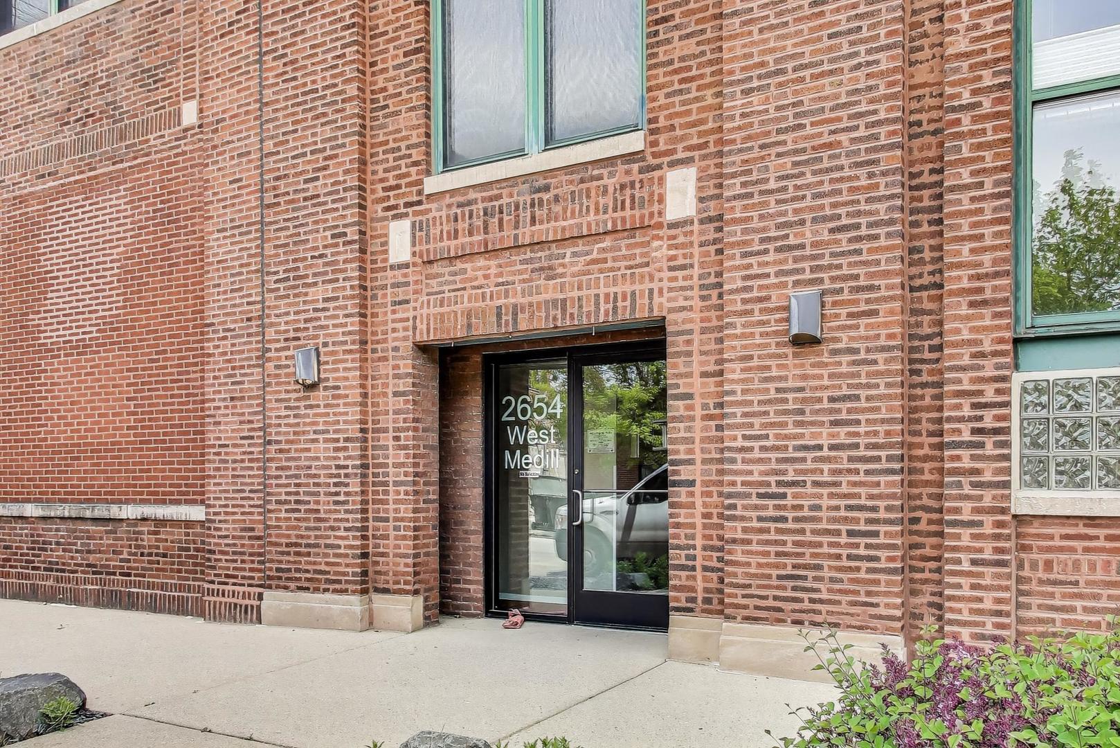 2654 W Medill Avenue 302