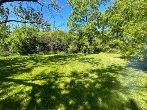 Single Family Residence in Zion IL 2110 Lewis Avenue 25.jpg