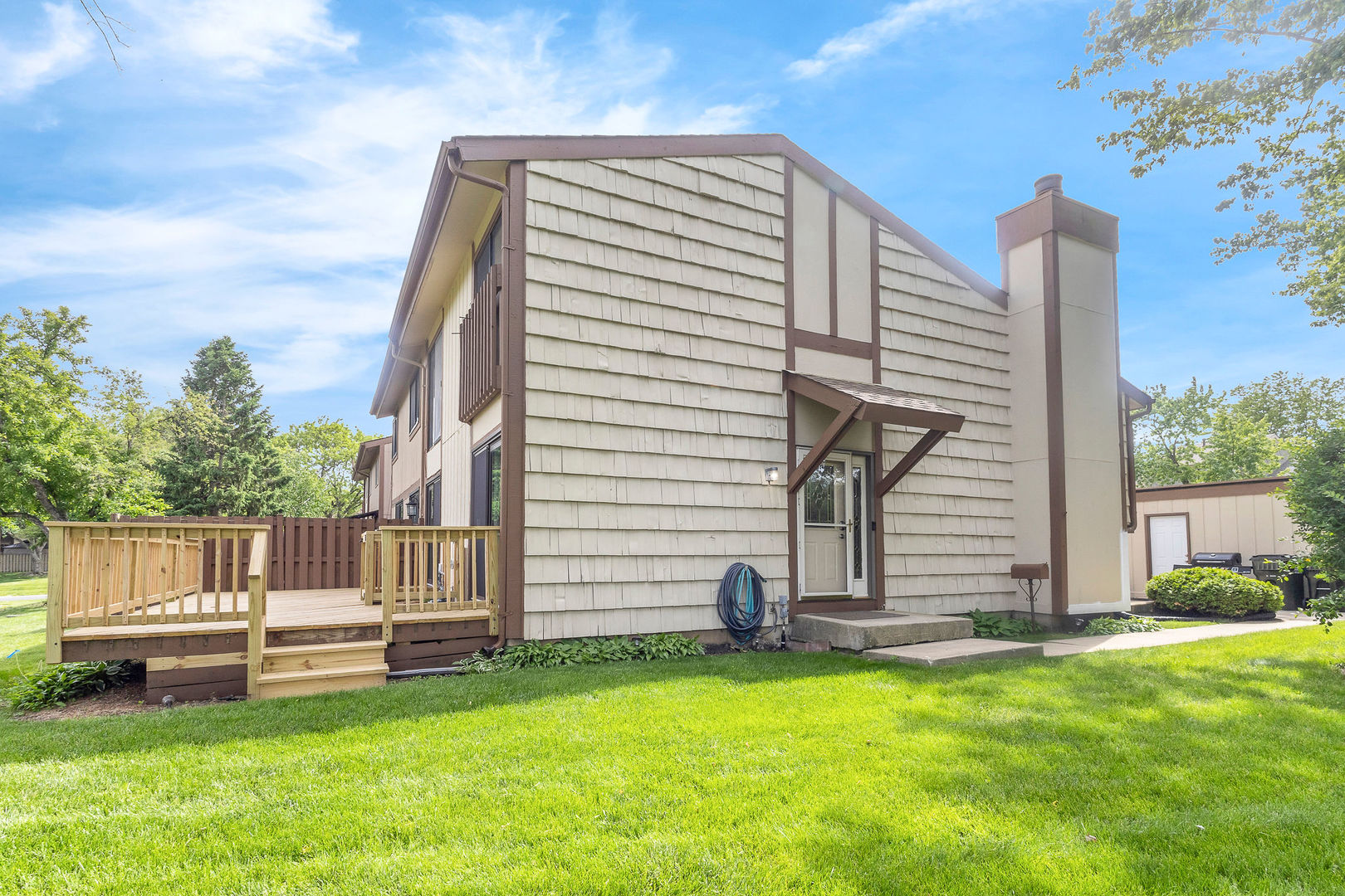 563 N Woodfield Trail