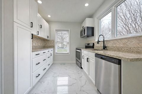 Tiny photo for 9820 S California Avenue, Evergreen Park, IL 60805 (MLS # 12618119)
