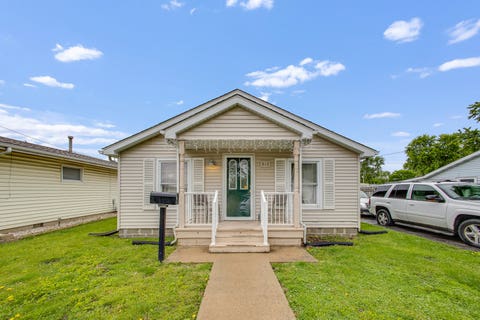 Photo of 812 E Pembroke Street, Tuscola, IL 61953 (MLS # 12620065)