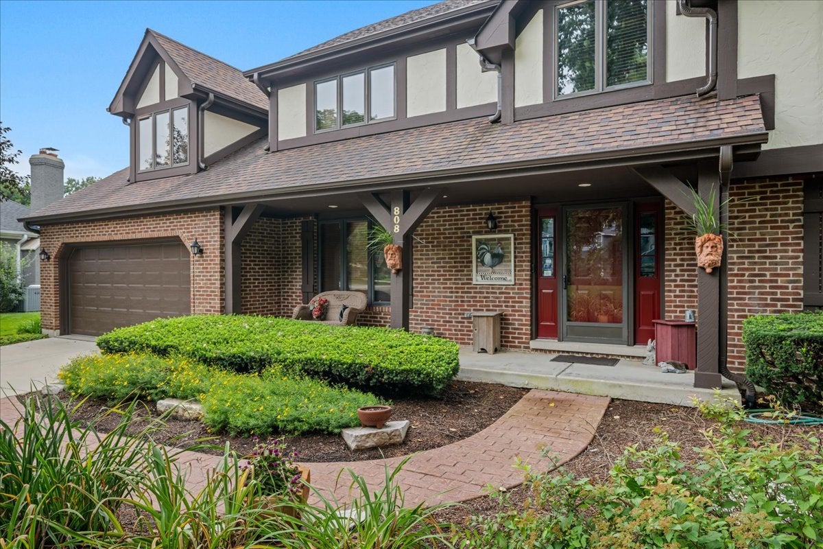 808 Lyndhurst Court