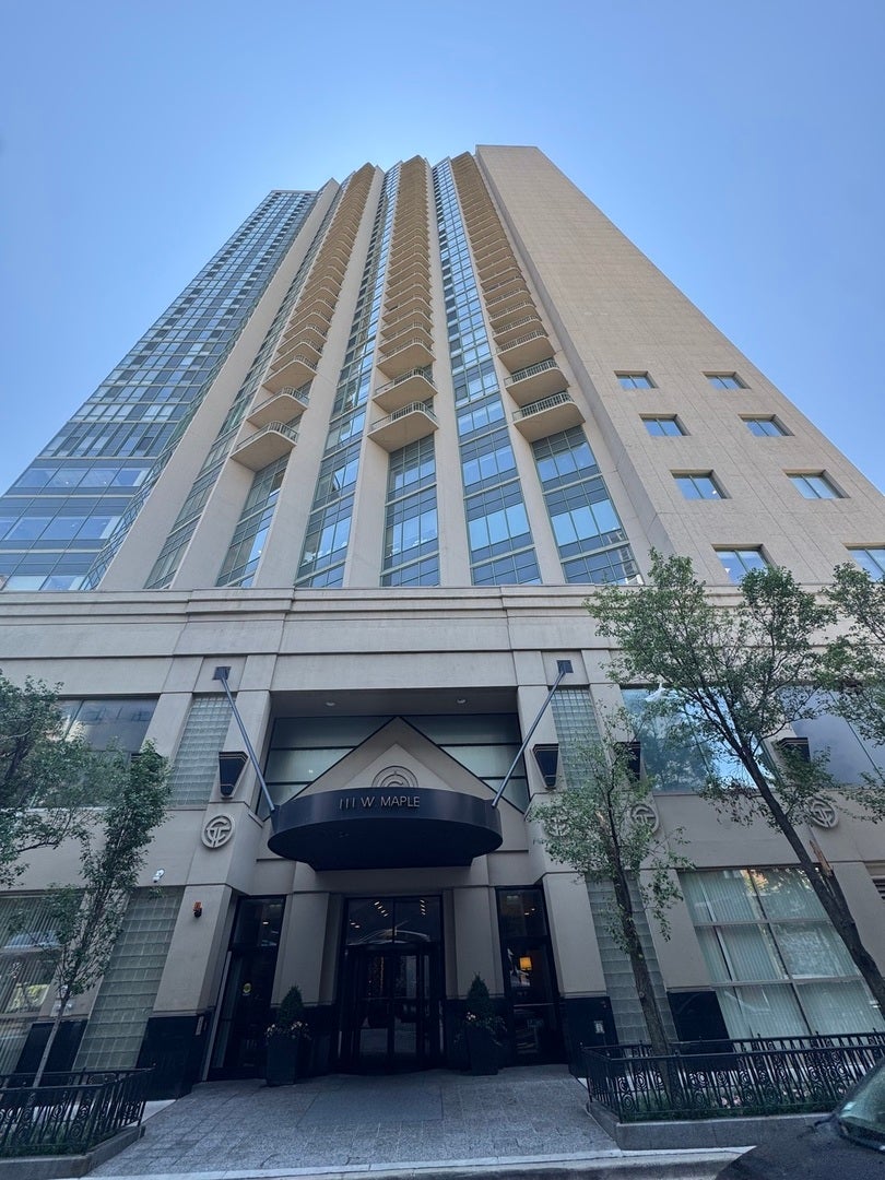 111 W Maple Street 1501