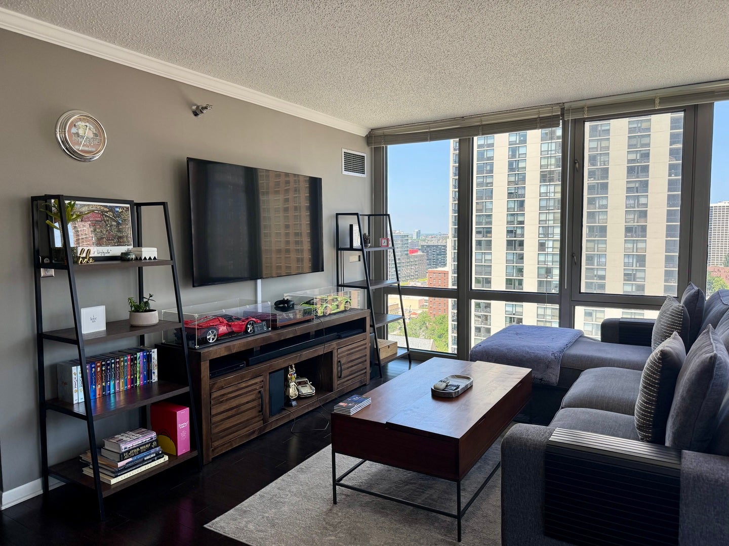111 W Maple Street 1501