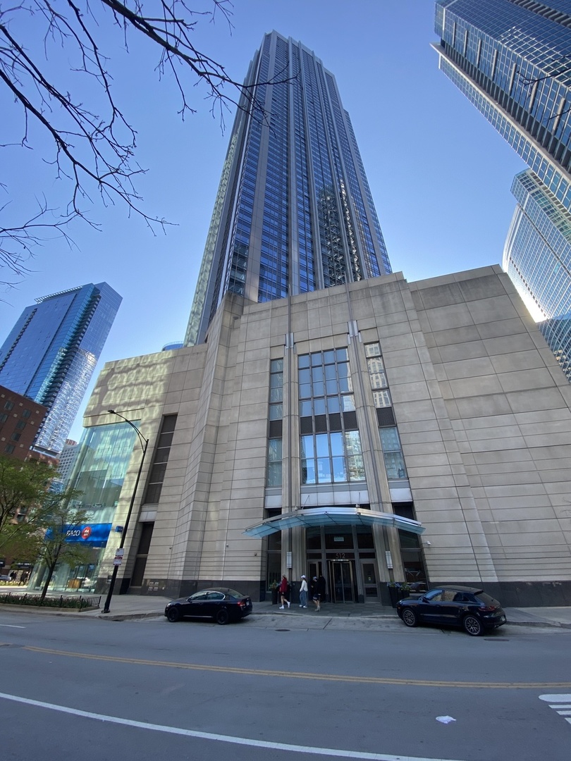 512 N MCCLURG Court 2303