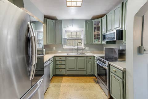 Tiny photo for 802 W Indiana Avenue, Urbana, IL 61801 (MLS # 12709641)