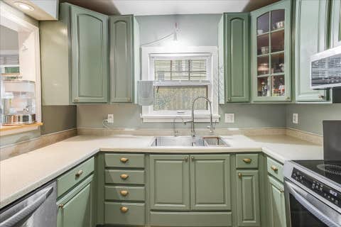 Tiny photo for 802 W Indiana Avenue, Urbana, IL 61801 (MLS # 12709641)