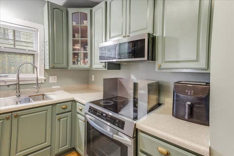 Tiny photo for 802 W Indiana Avenue, Urbana, IL 61801 (MLS # 12709641)