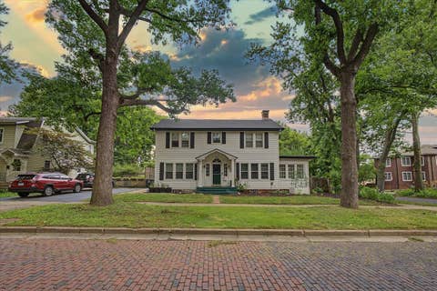 Tiny photo for 802 W Indiana Avenue, Urbana, IL 61801 (MLS # 12709641)