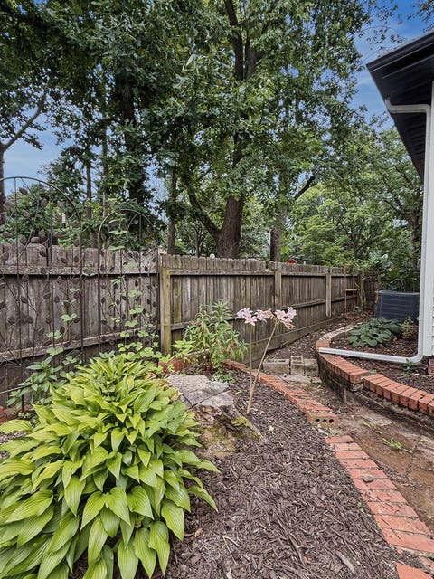 Tiny photo for 802 W Indiana Avenue, Urbana, IL 61801 (MLS # 12709641)