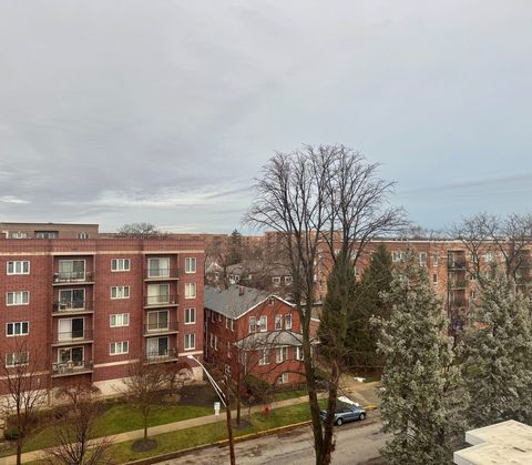 Photo of 1325 PERRY Street #606, Des Plaines, IL 60016 (MLS # 12535255)