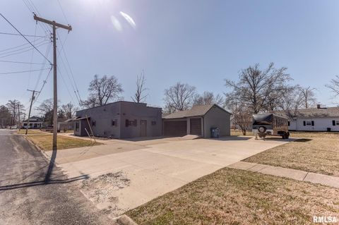 Tiny photo for 424 N COLLEGE Street, Centralia, IL 62801 (MLS # EB457085)