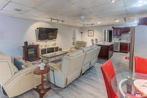 Tiny photo for 424 N COLLEGE Street, Centralia, IL 62801 (MLS # EB457085)