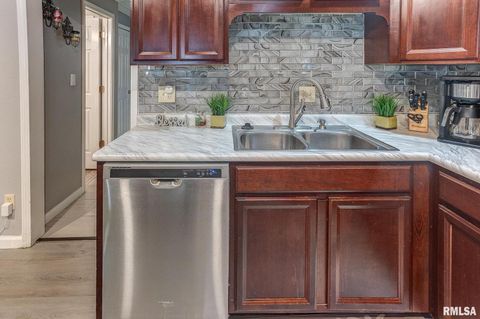 Tiny photo for 424 N COLLEGE Street, Centralia, IL 62801 (MLS # EB457085)