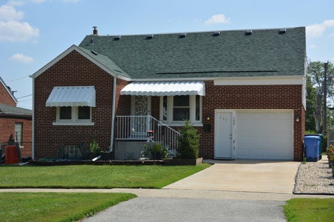 Photo of 427 Bellwood Avenue, Hillside, IL 60162 (MLS # 12782857)