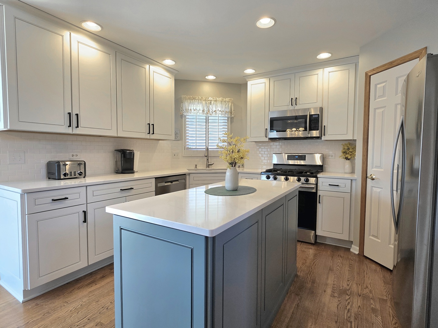 3204 Apache Drive