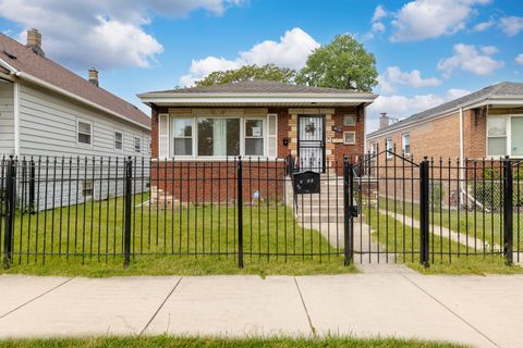 Tiny photo for 4830 S Ridgeway Avenue, Chicago, IL 60632 (MLS # 12655200)