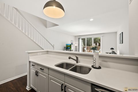 Tiny photo for 47 Oakton Drive, Lombard, IL 60148 (MLS # 12471337)