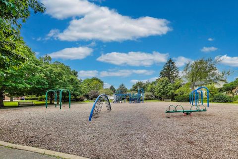 Tiny photo for 566 Bellevue Place, Highland Park, IL 60035 (MLS # 12501496)